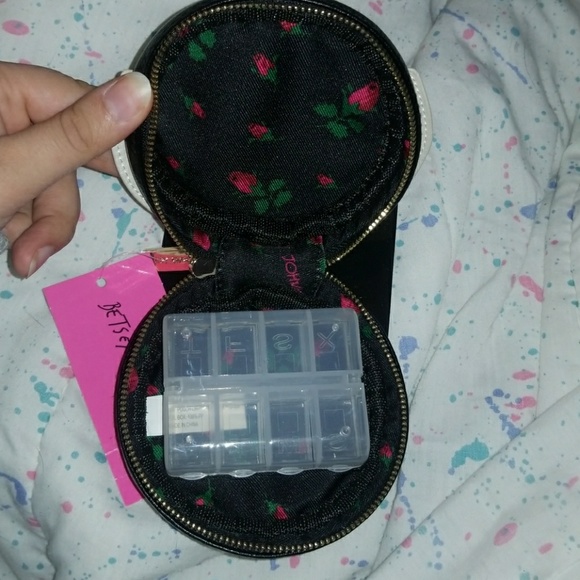 bee zippered insert pillbox NWT - Picture 3 of 3